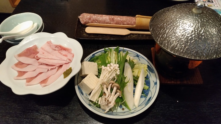 吾愛人で食べた六白黒豚しゃぶしゃぶとつみれ