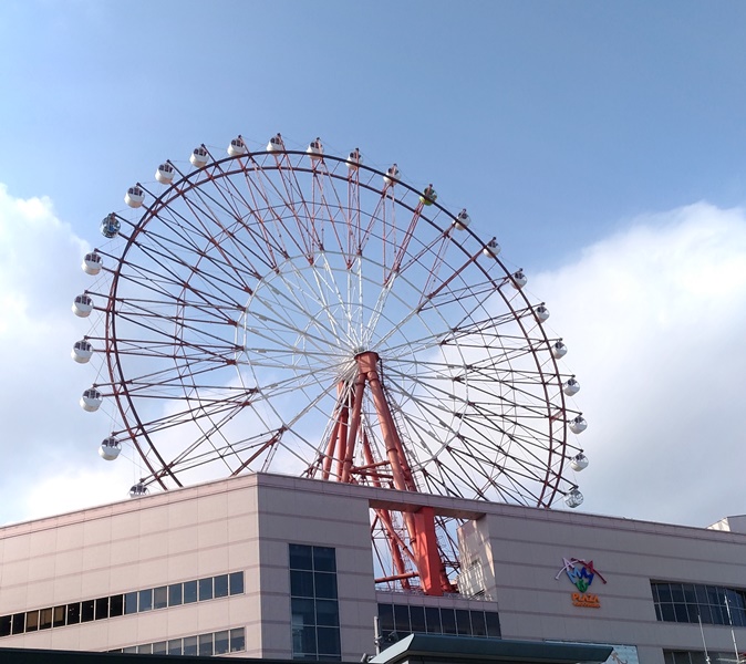 観覧車が見える鹿児島中央駅