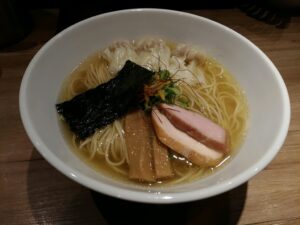 中華soba いそべで食べた白旨ワンタン麺