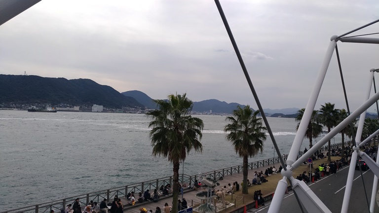 唐戸市場付近から眺めた関門海峡