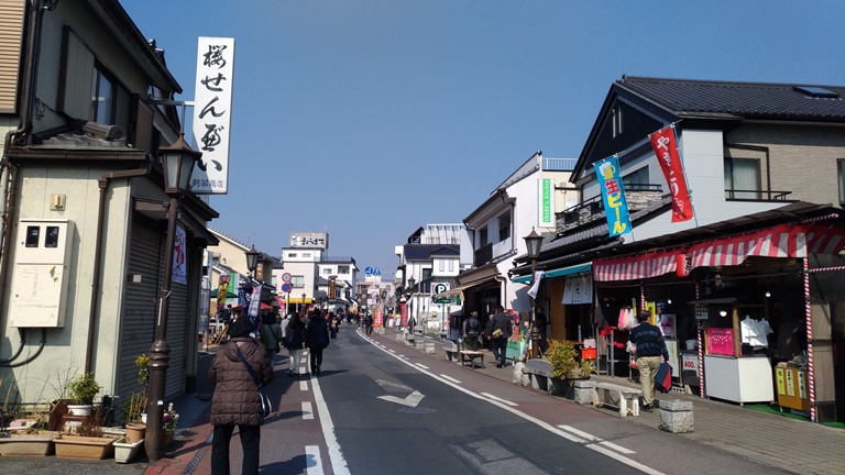 JR成田駅側から続く成田山表参道